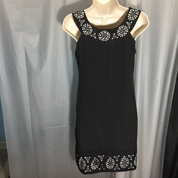 Romeo &Juliet Couture Dress - Picture 4 of 7